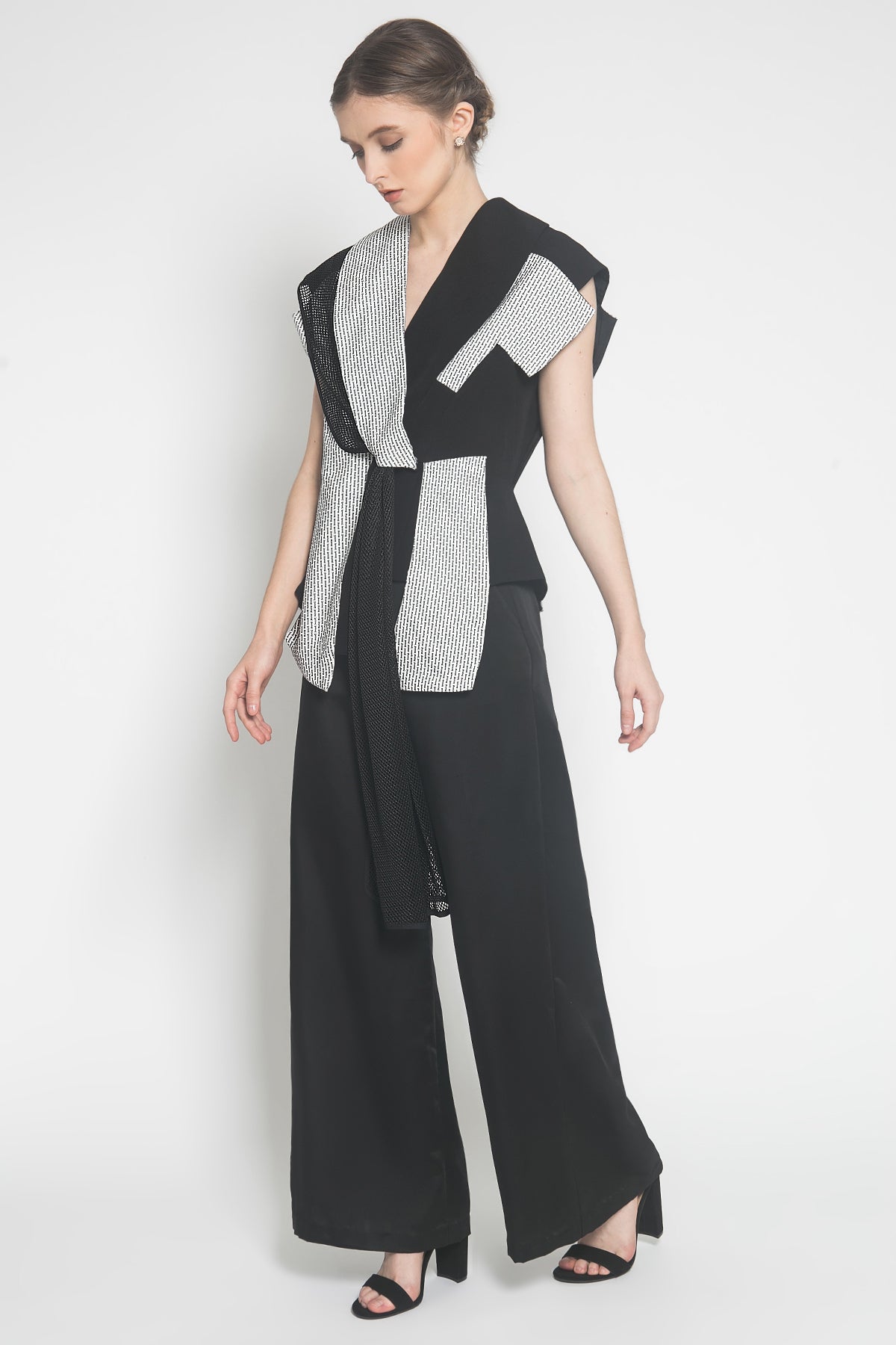Top Monochrome Jala