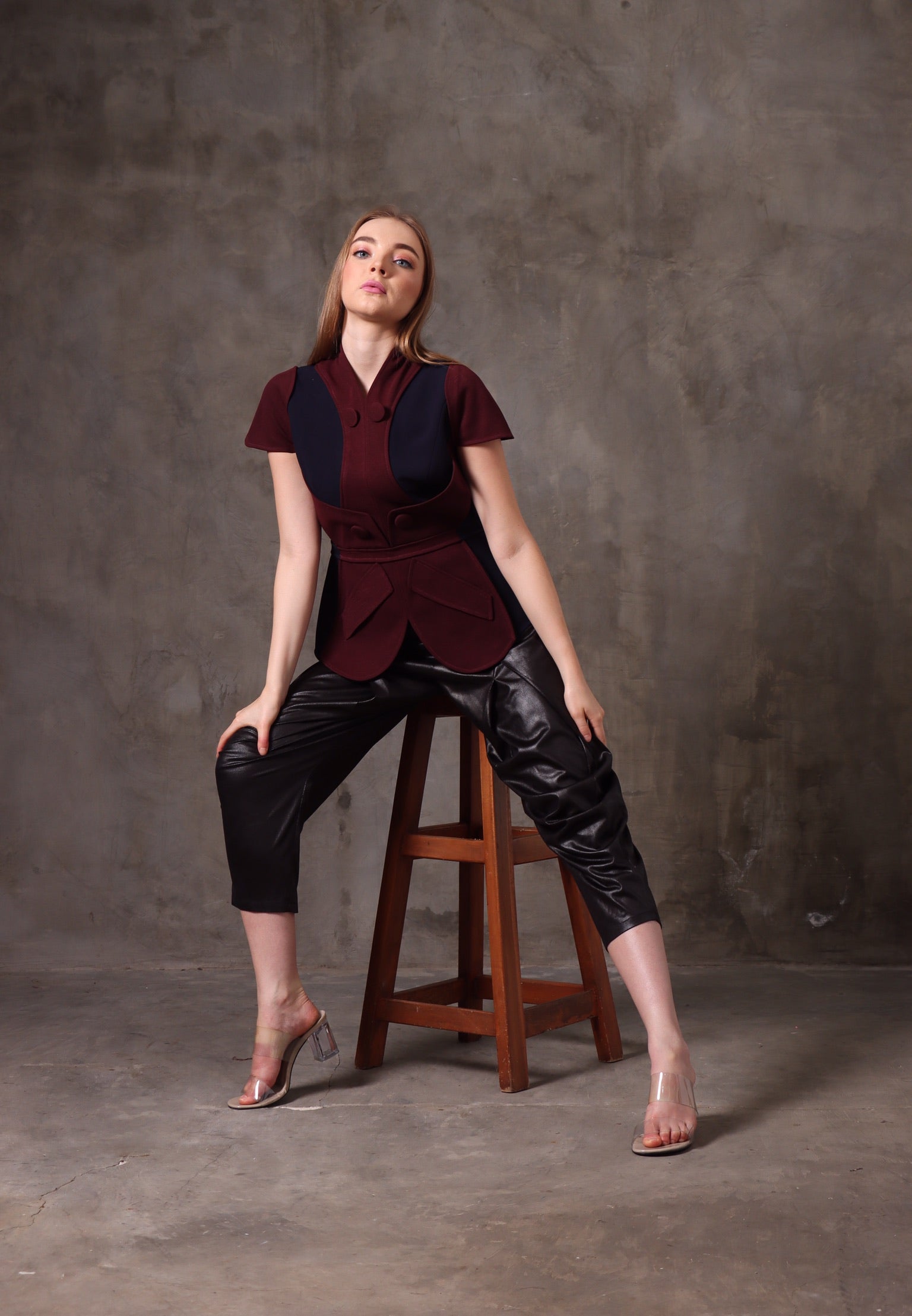 Bloom et Champs Peplum Kancing in Maroon