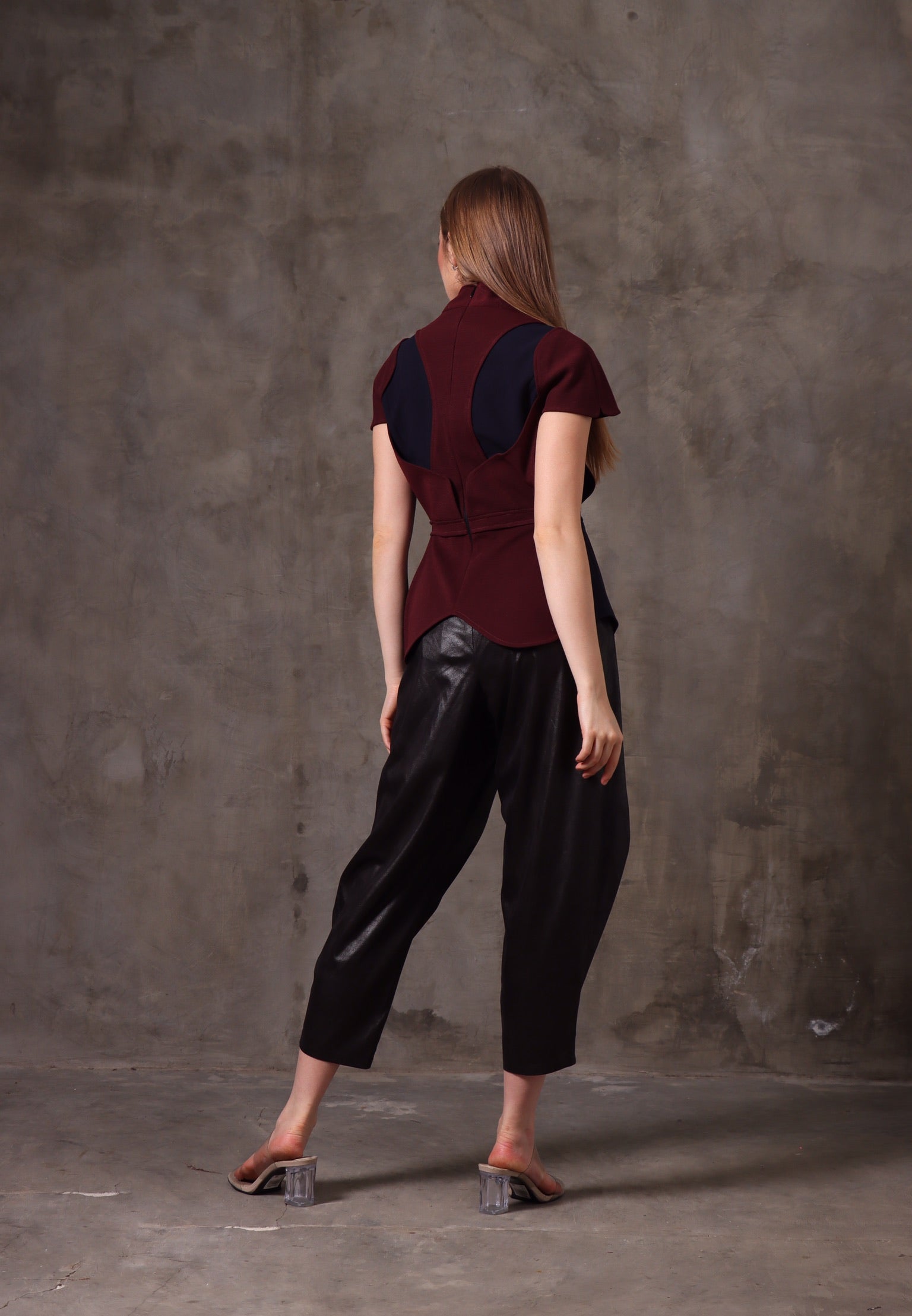 Bloom et Champs Peplum Kancing in Maroon