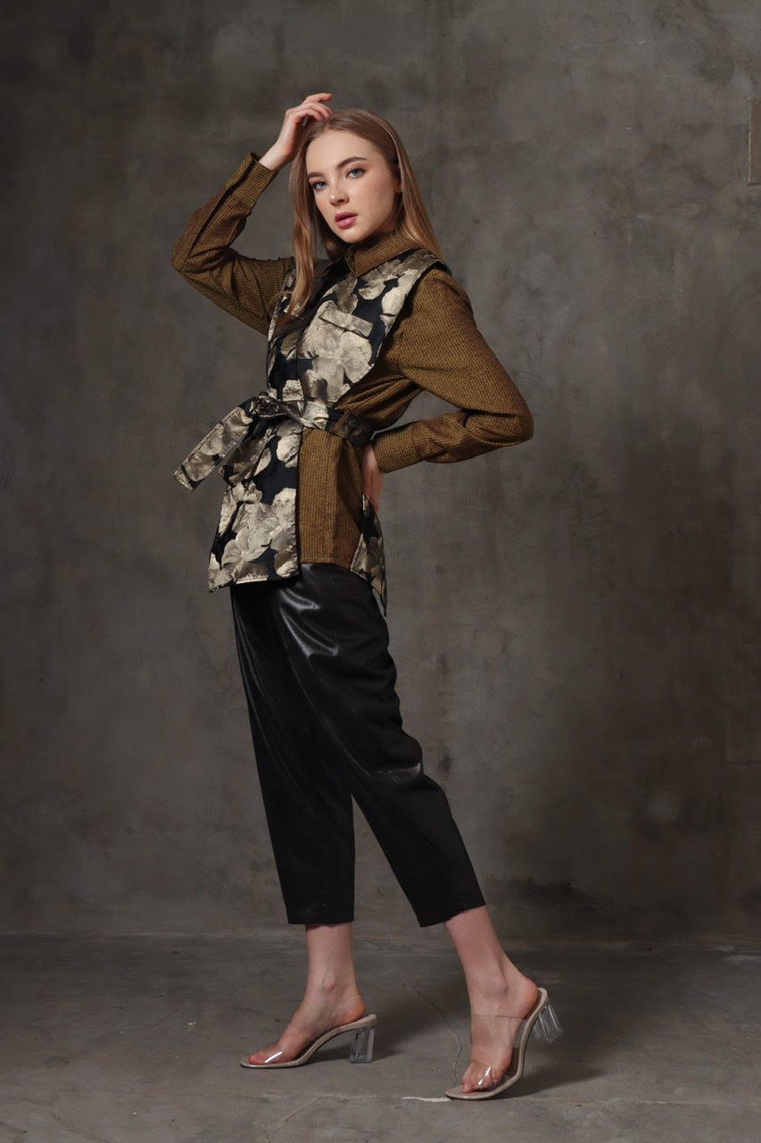 Kemeja Vest Bunga in Caramel inner