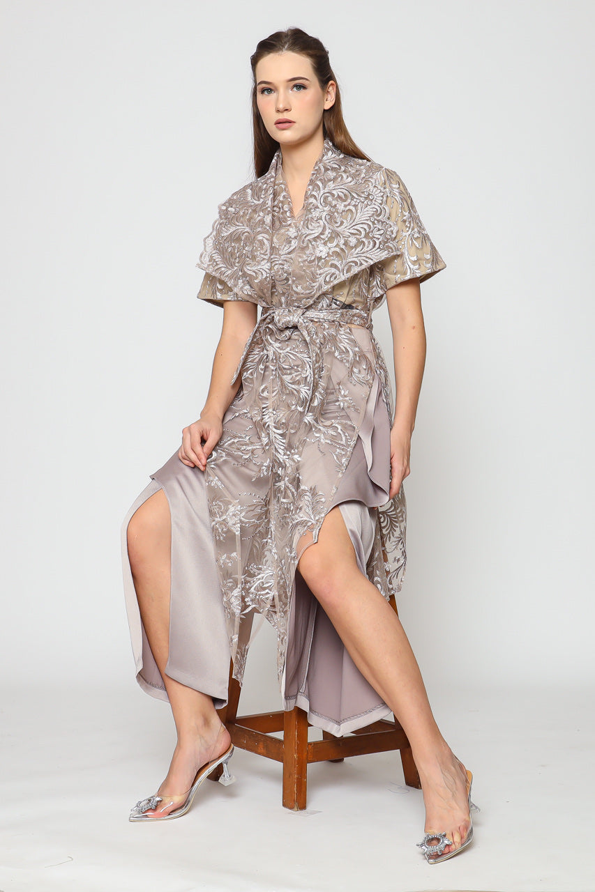 Bloom et Champs Kimono Panjang Renda