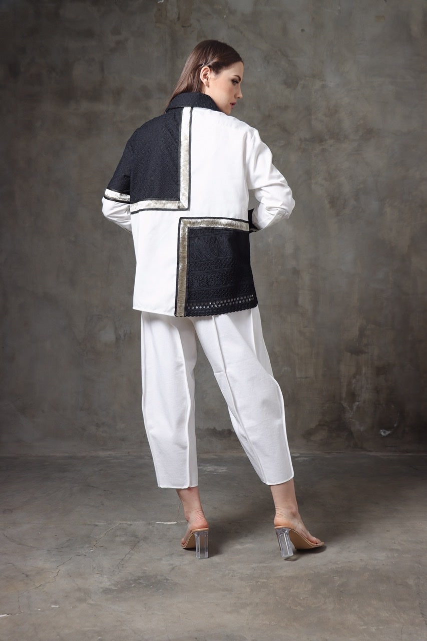 Kemeja Catur Monochrome