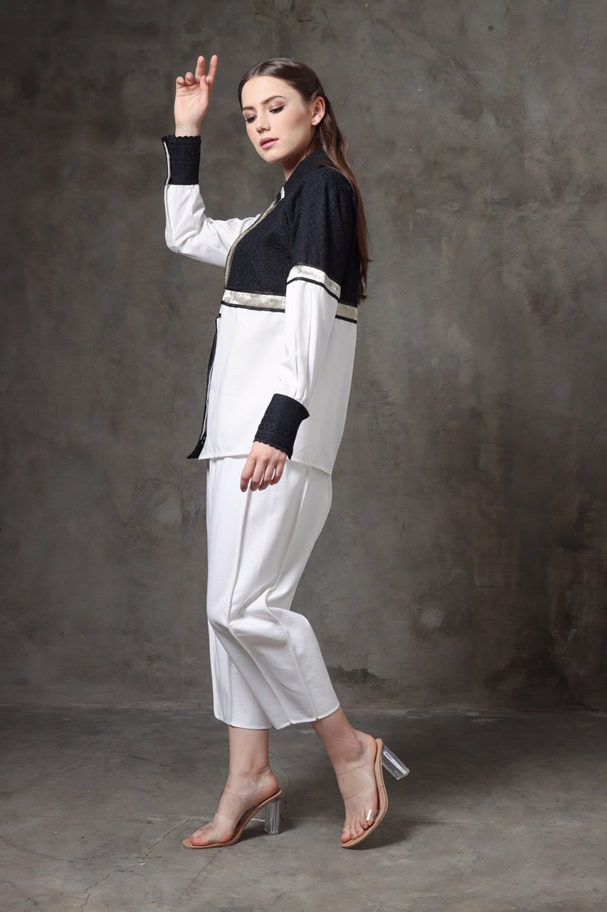 Kemeja Catur Monochrome