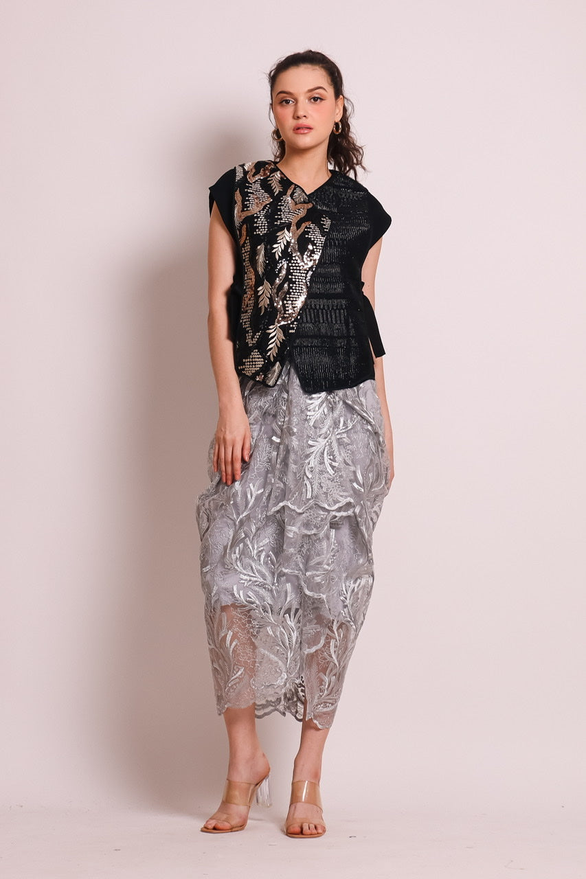 Bloom et Champs Sequined Top in Black/Gold