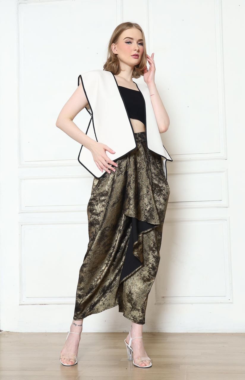 Bloom et Champs Rok Emas/Outer Kaku