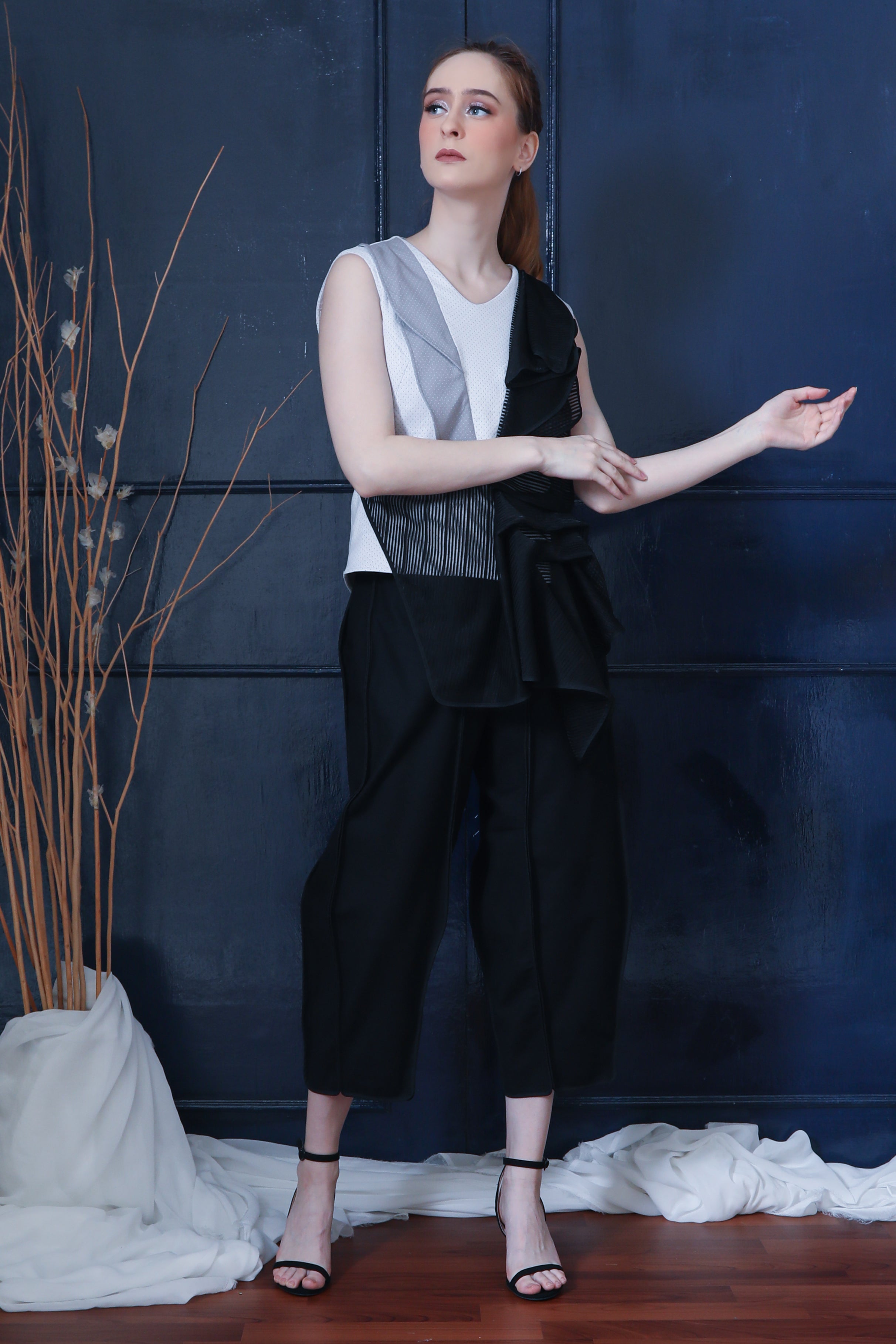 TOP PLOI RENDA HITAM