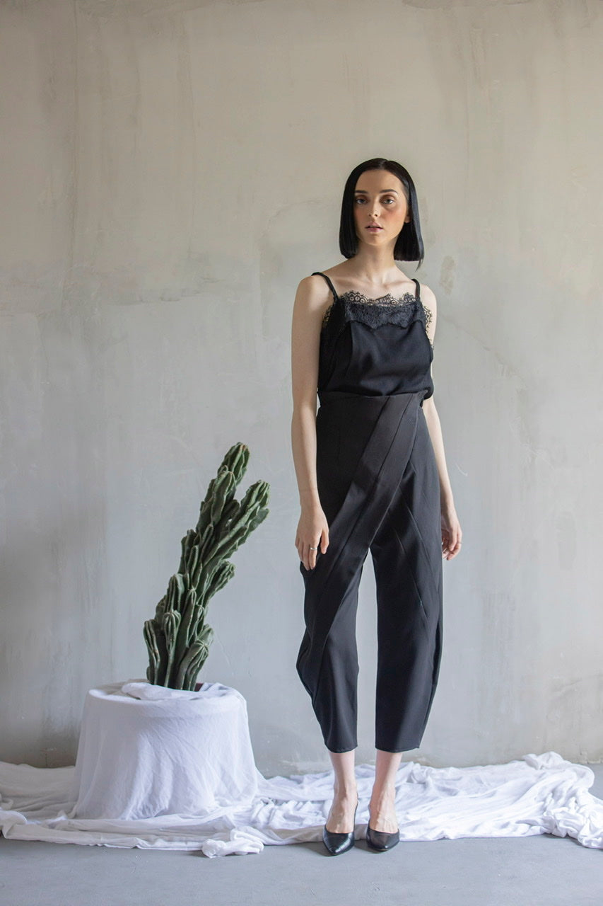 Celana Obi Ploi Hitam