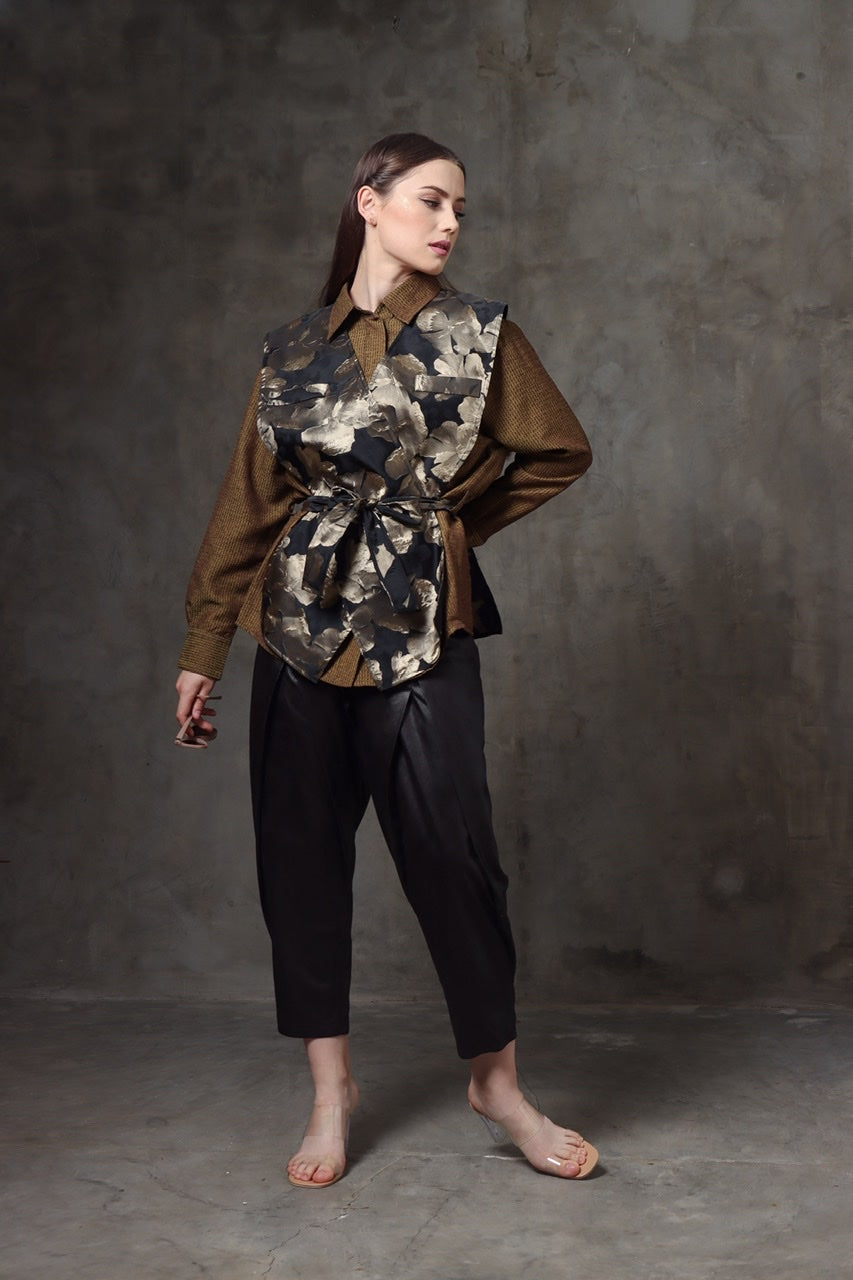 Kemeja Vest Bunga in Caramel inner