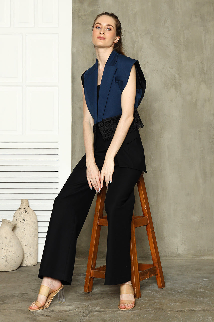 Bloom et Champs Vest Crop in Navy