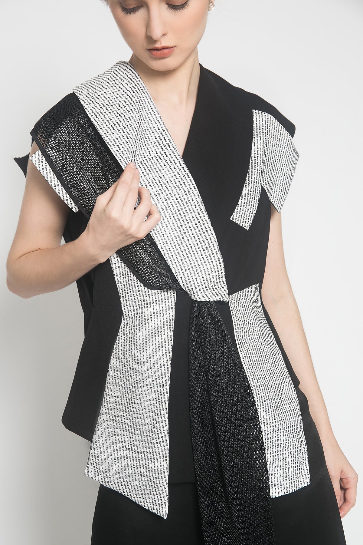 Top Monochrome Jala
