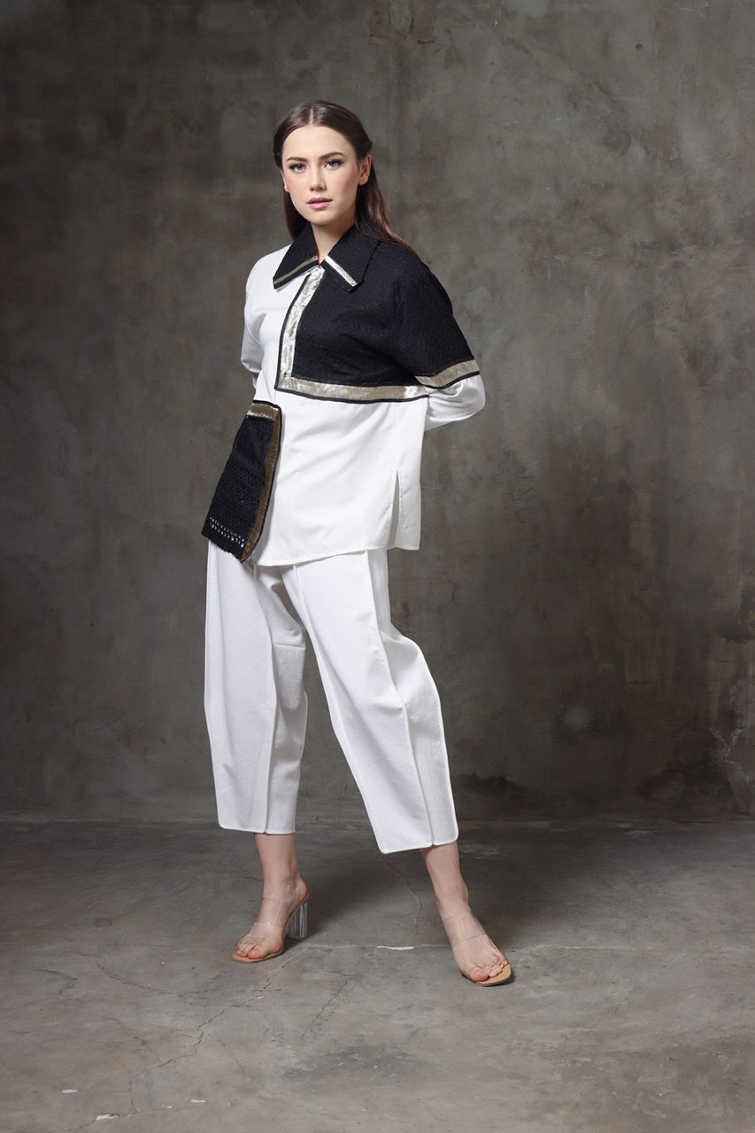 Kemeja Catur Monochrome