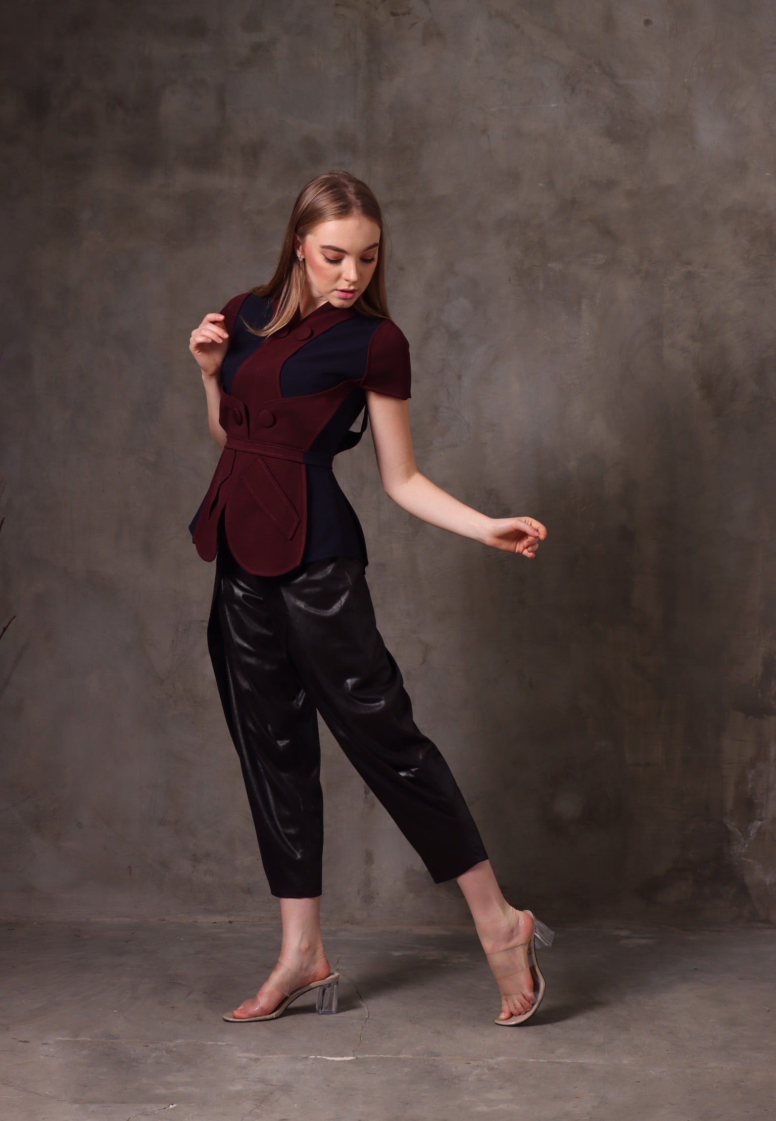 Bloom et Champs Peplum Kancing in Maroon