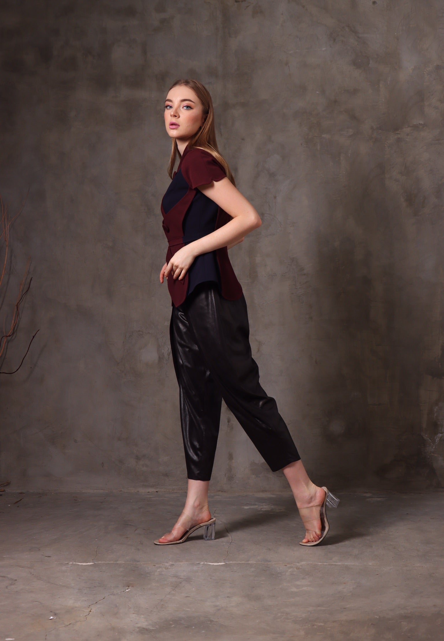 Bloom et Champs Peplum Kancing in Maroon