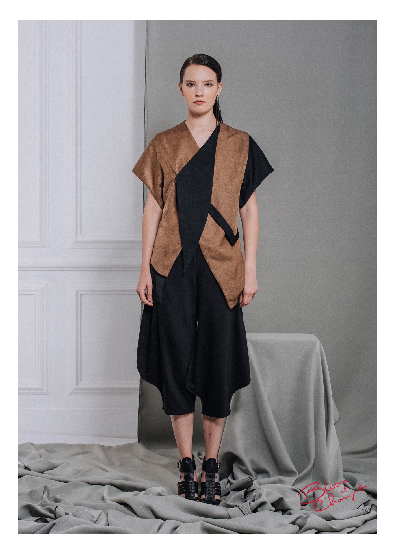 Kimono Beige Black Top