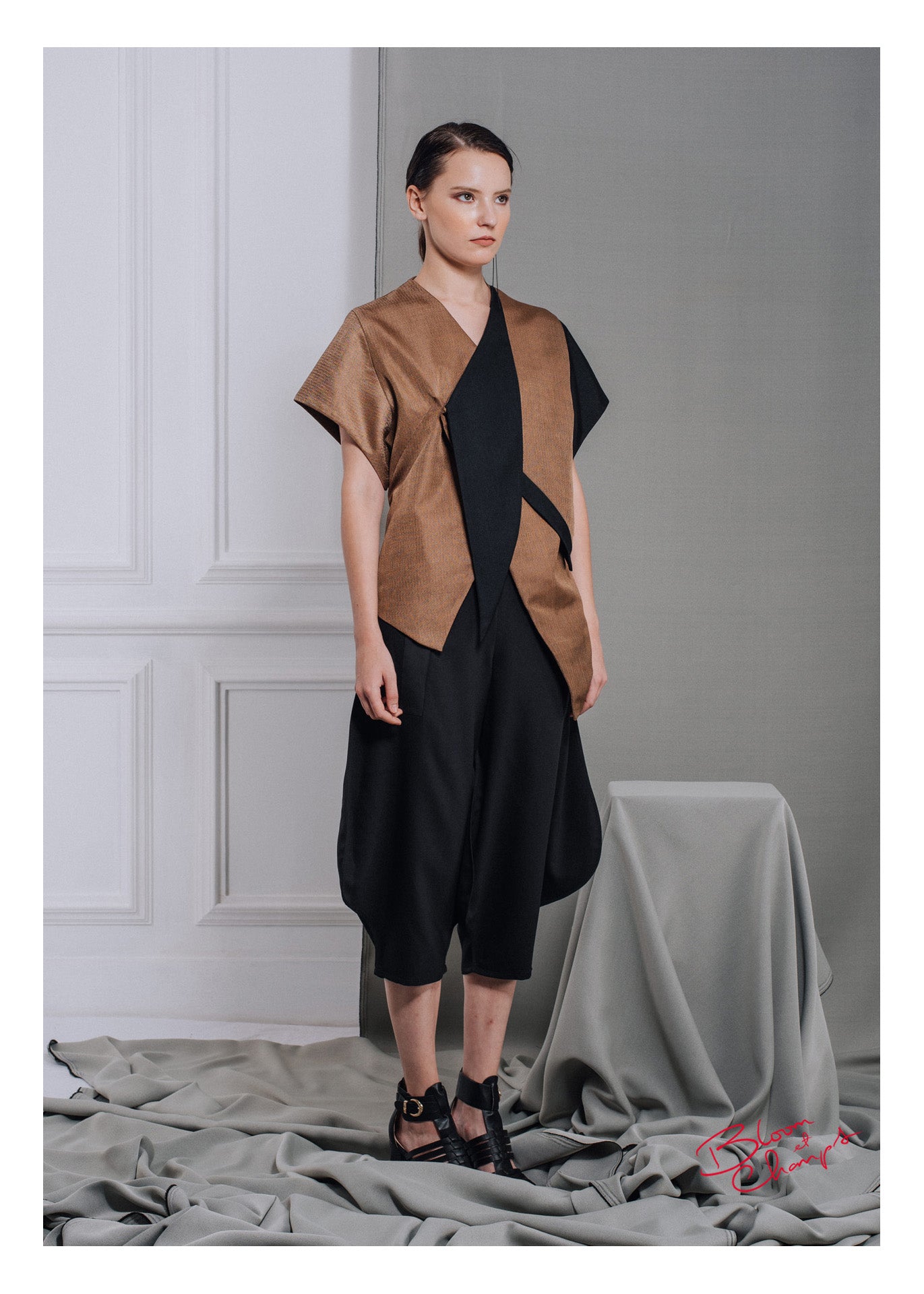 Kimono Beige Black Top