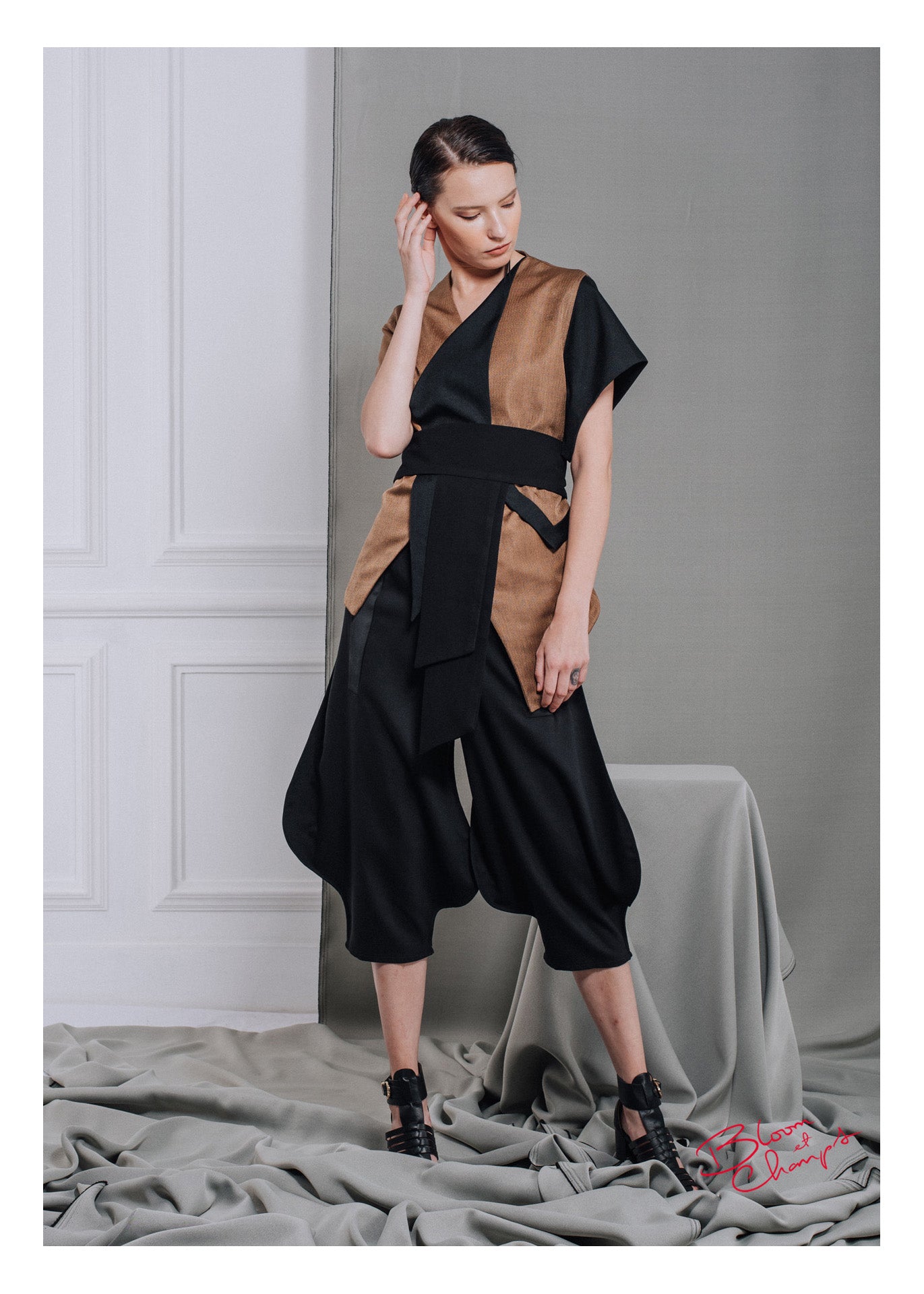 Kimono Beige Black Top