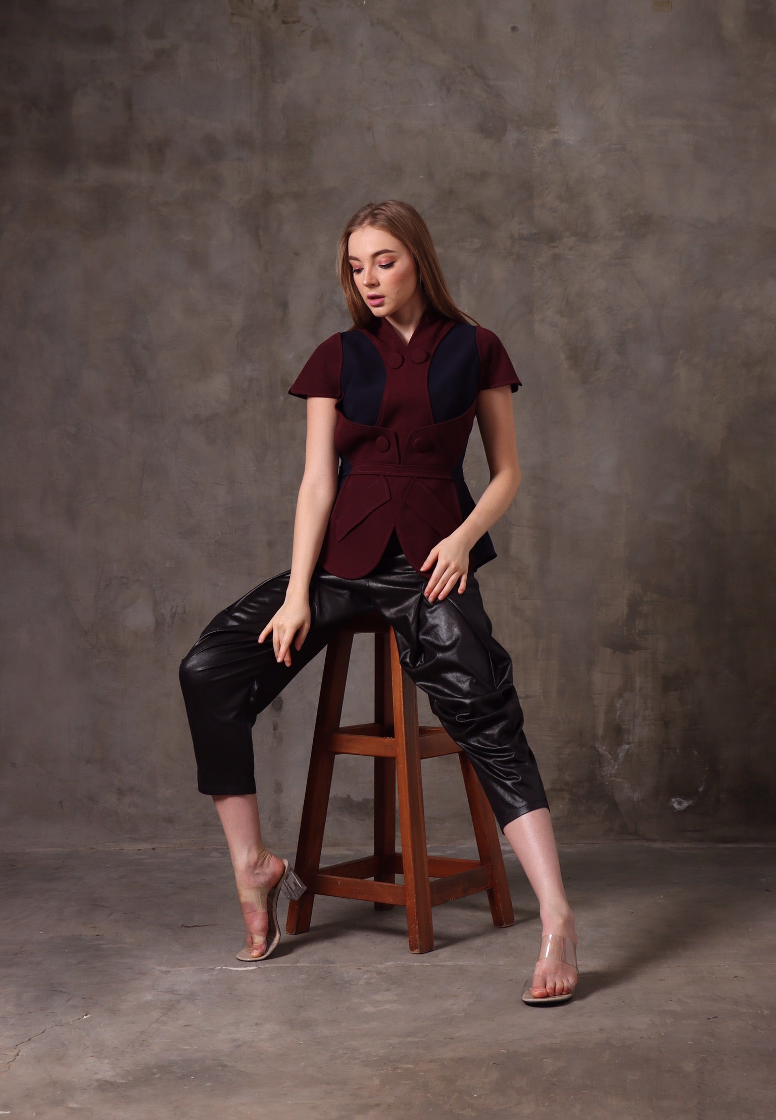 Bloom et Champs Peplum Kancing in Maroon