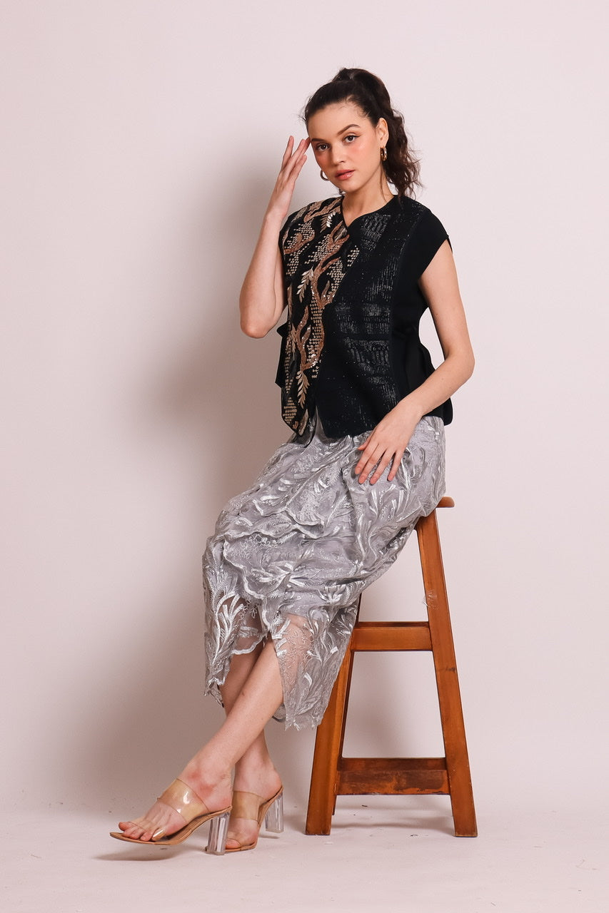 Bloom et Champs Sequined Top in Black/Gold