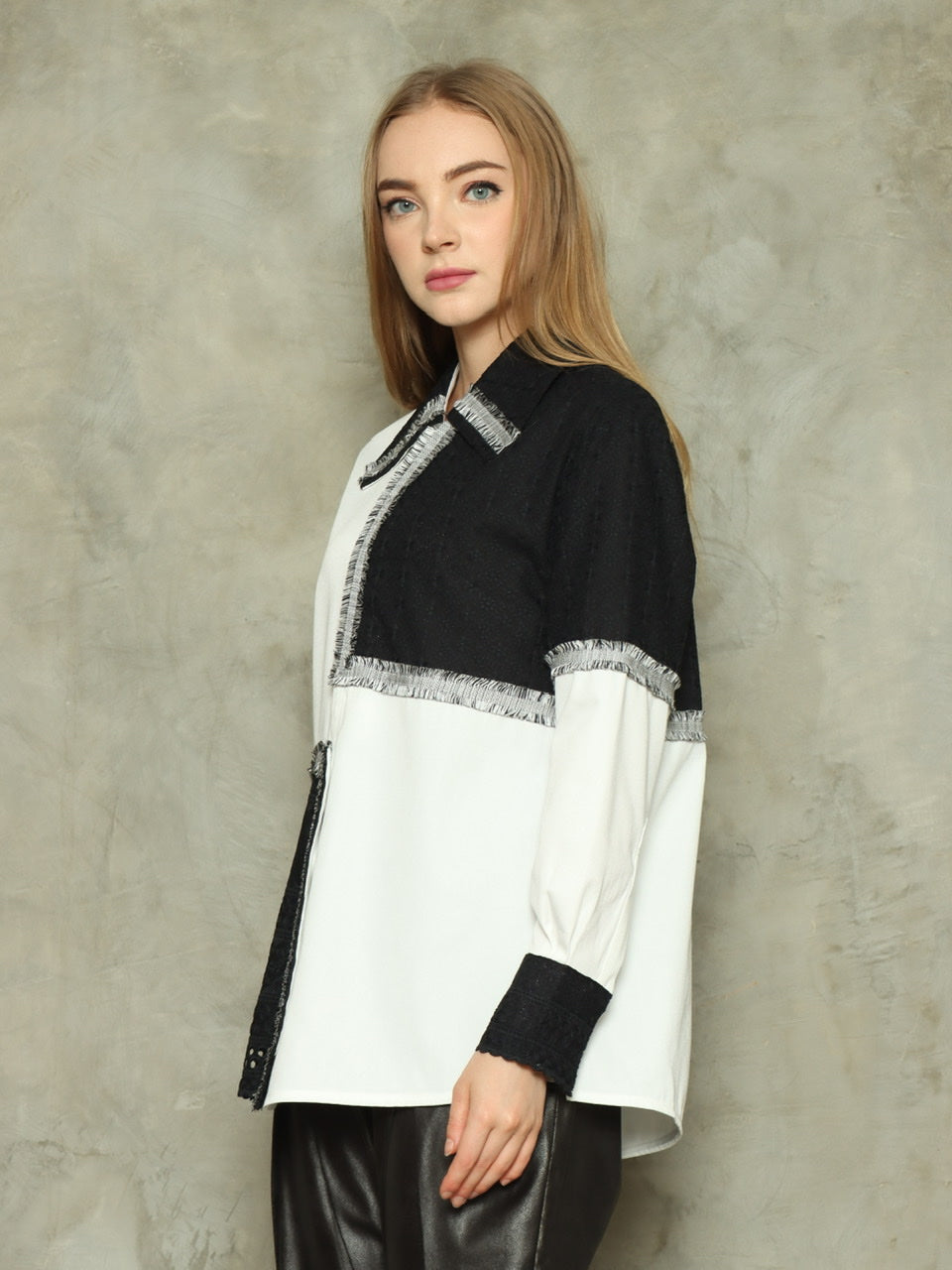 Kemeja Catur Siku Monochrome