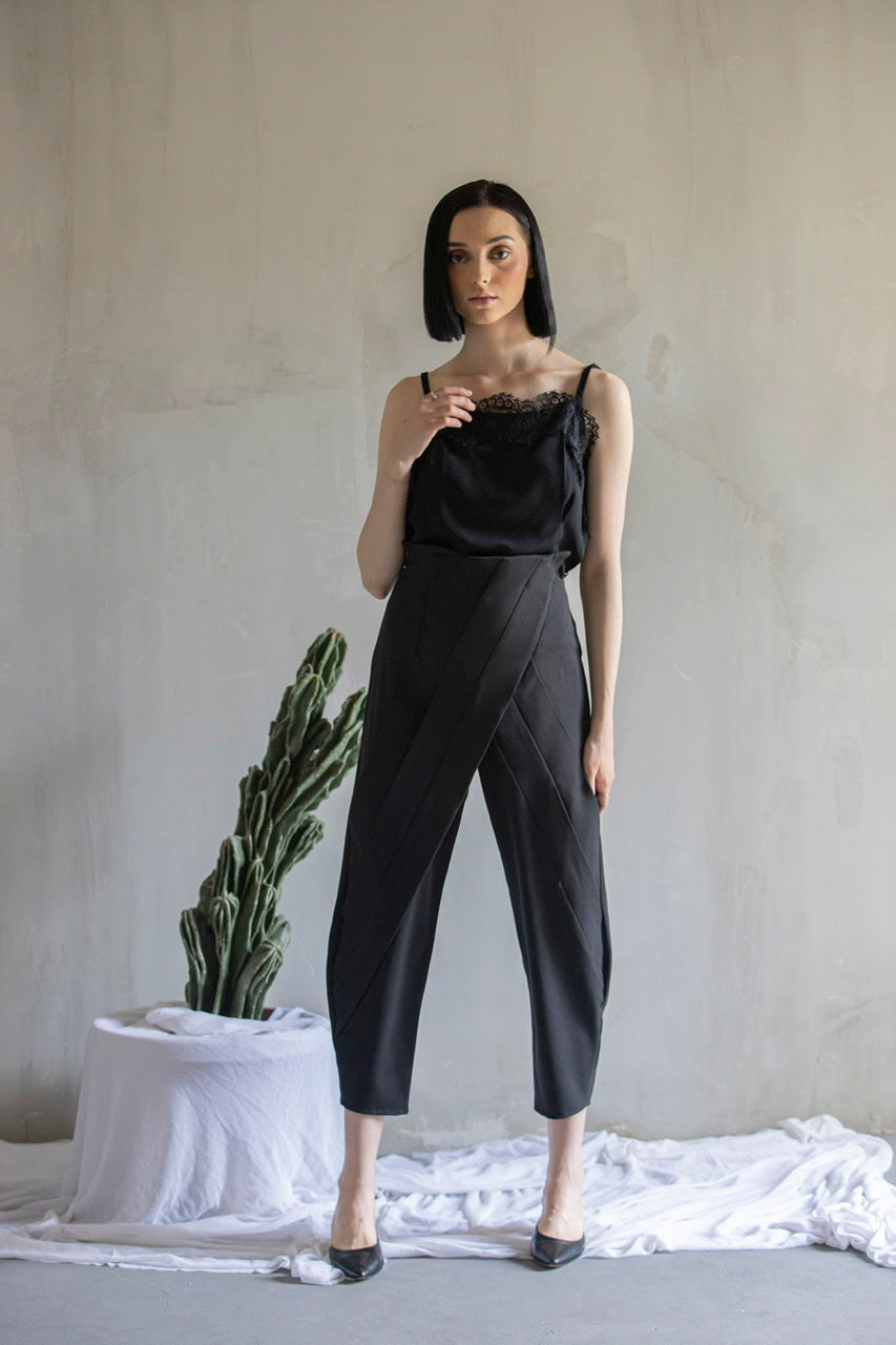 Celana Obi Ploi Hitam