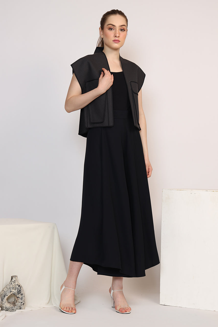 Bloom et Champs Outer Kaku Kantong paired with Celana Cloak