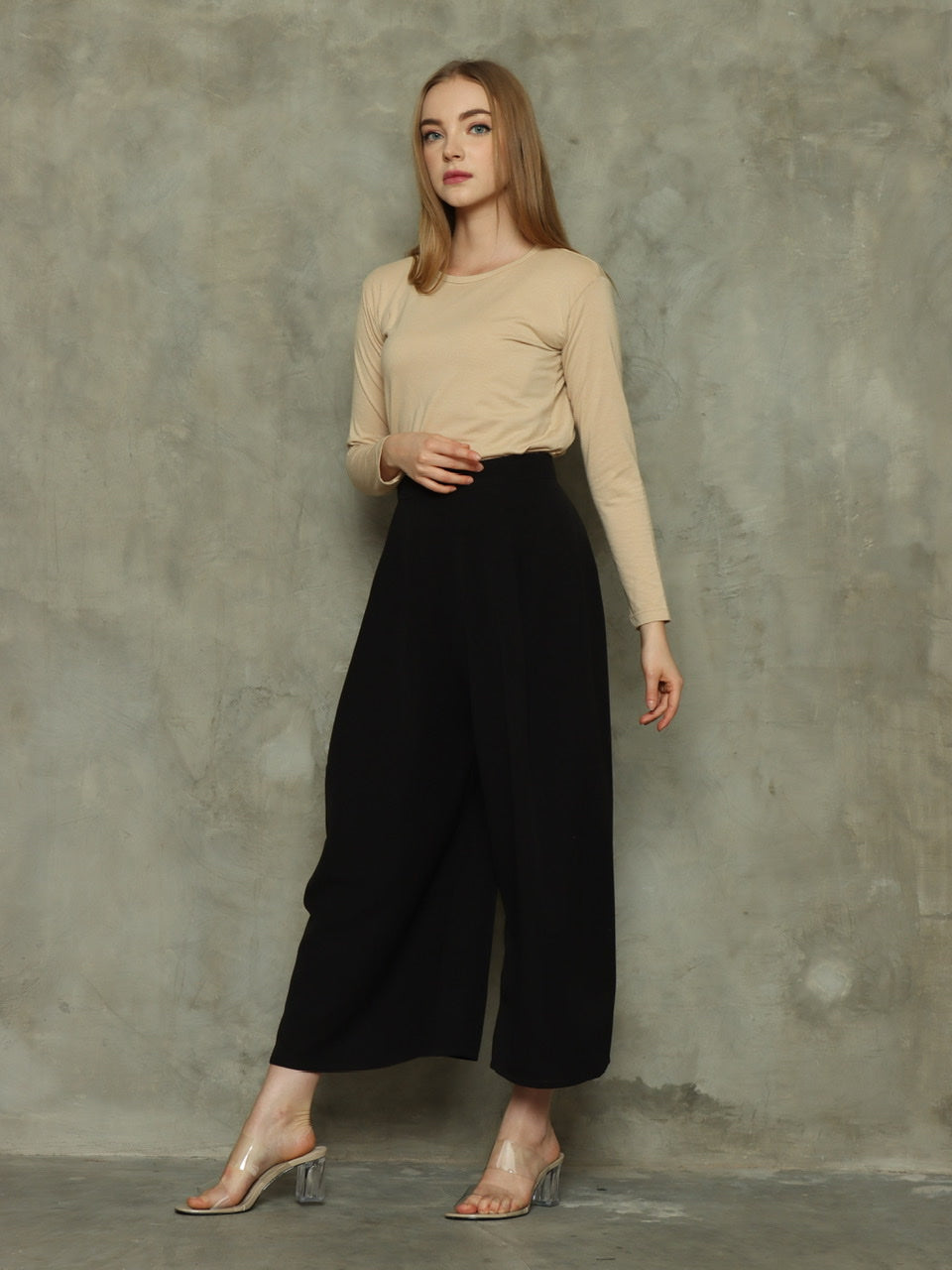 Celana Lebar Flare Cut Black