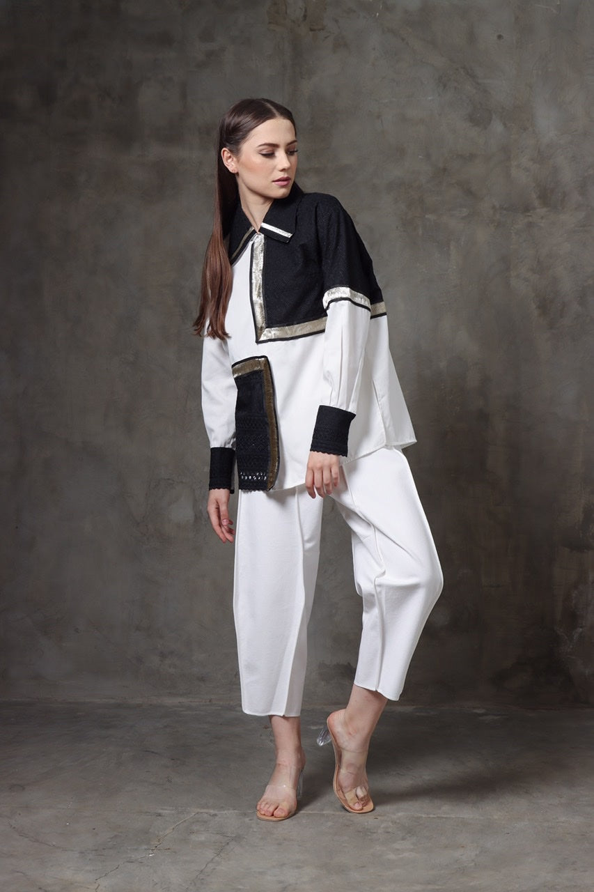 Kemeja Catur Monochrome