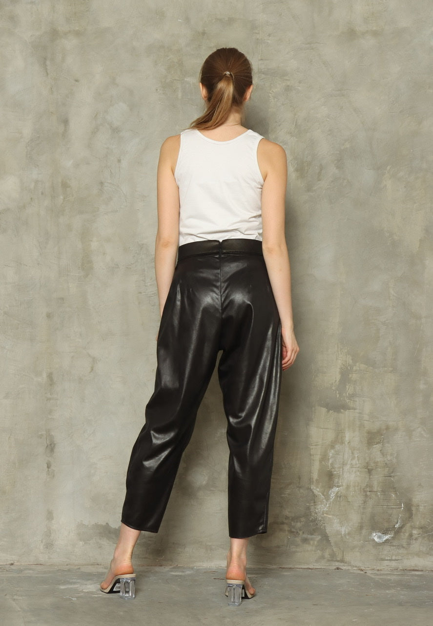 Celana Tulip in Faux Leather Black