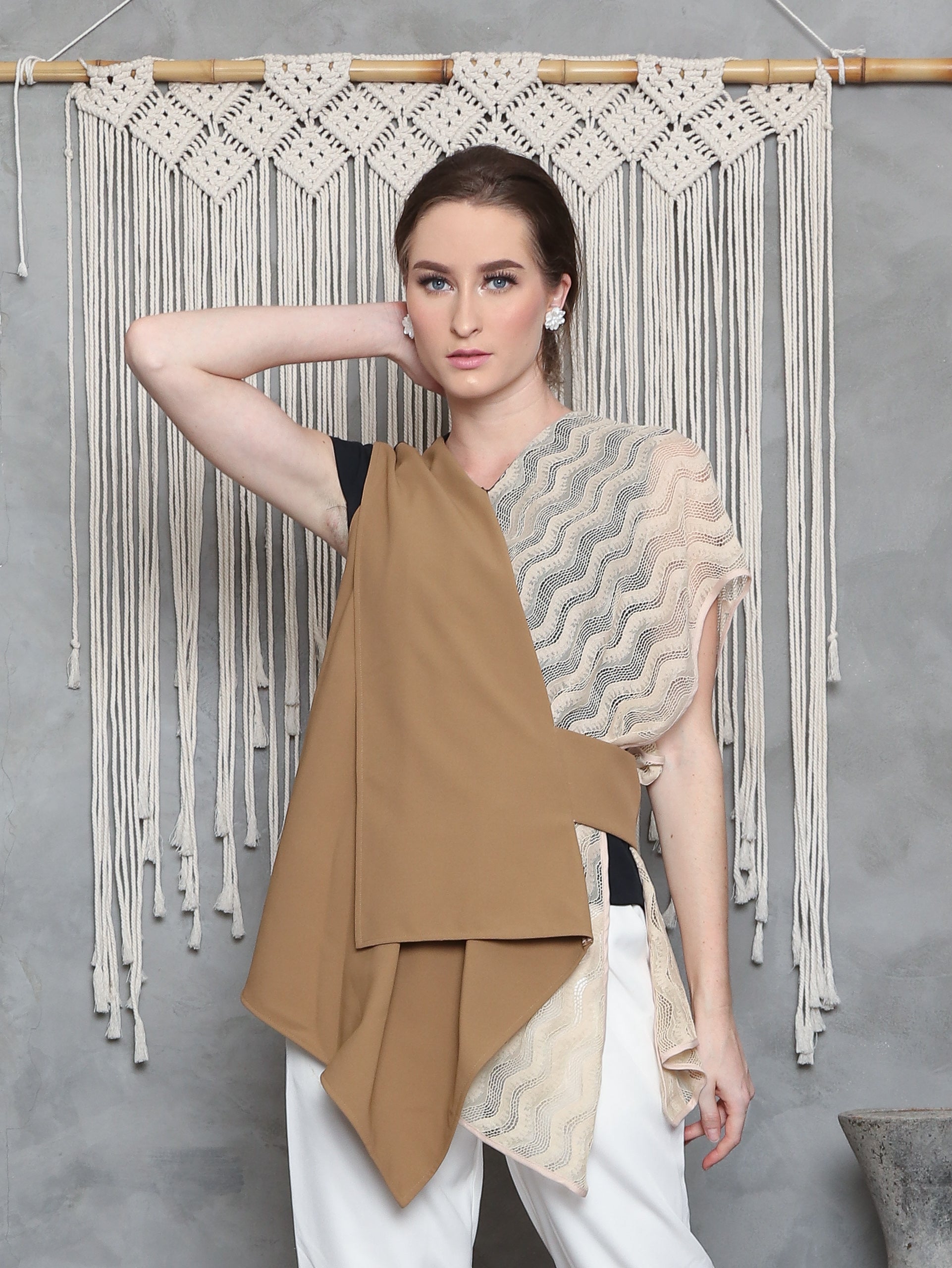 TOP LAPEL RENDA COKLAT