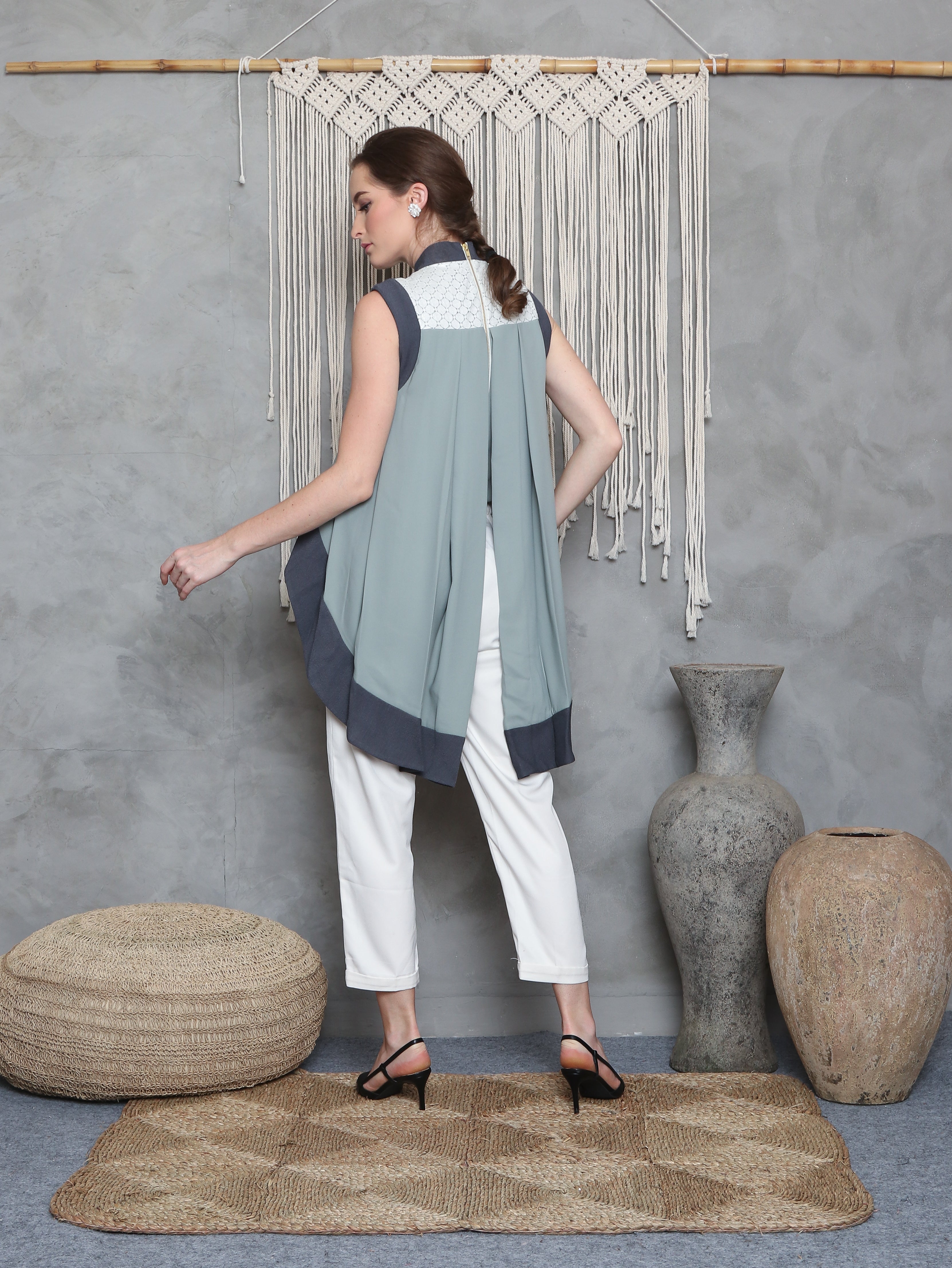 TOP BUNTUT HIJAU ABU