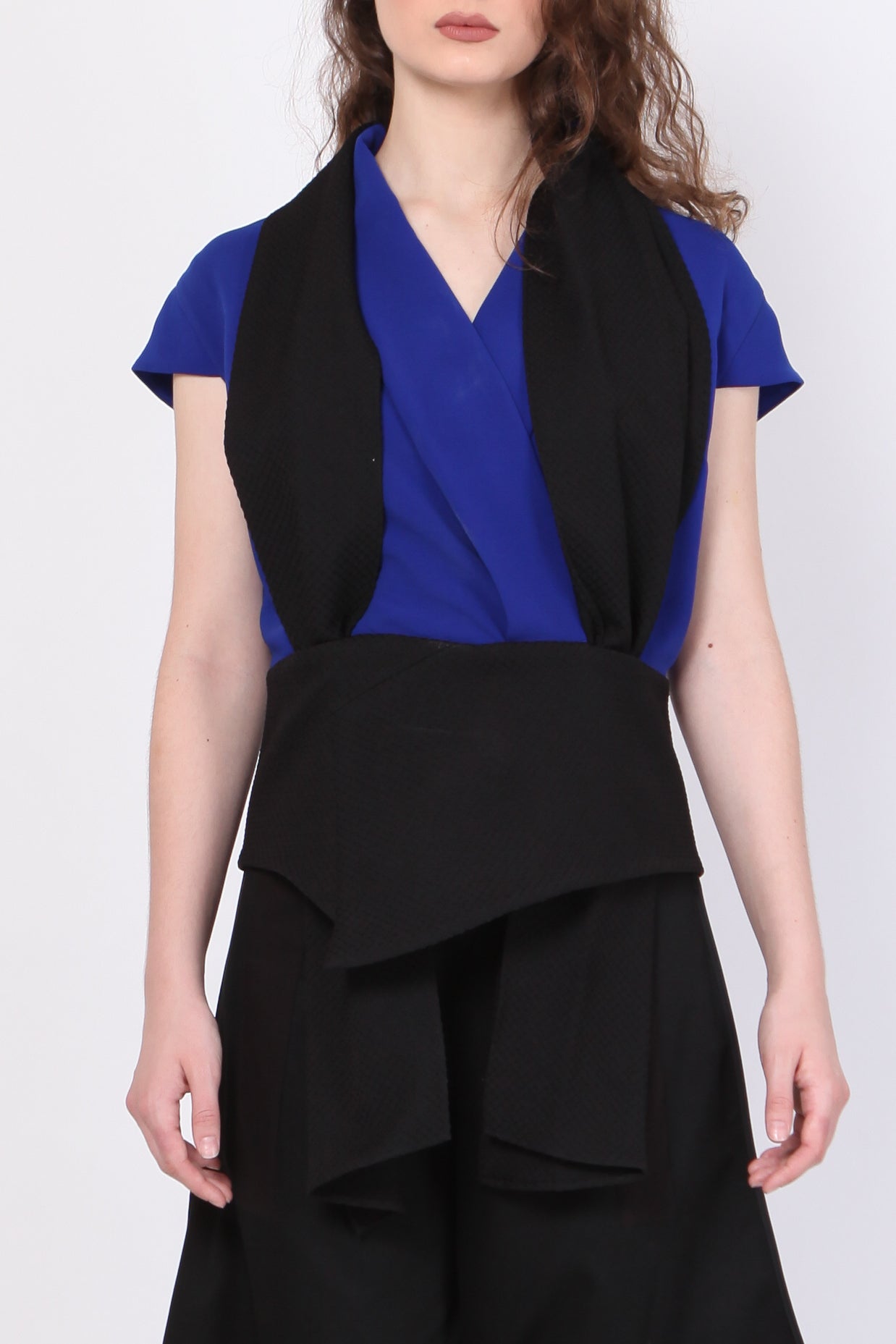 Top Scarf Slit