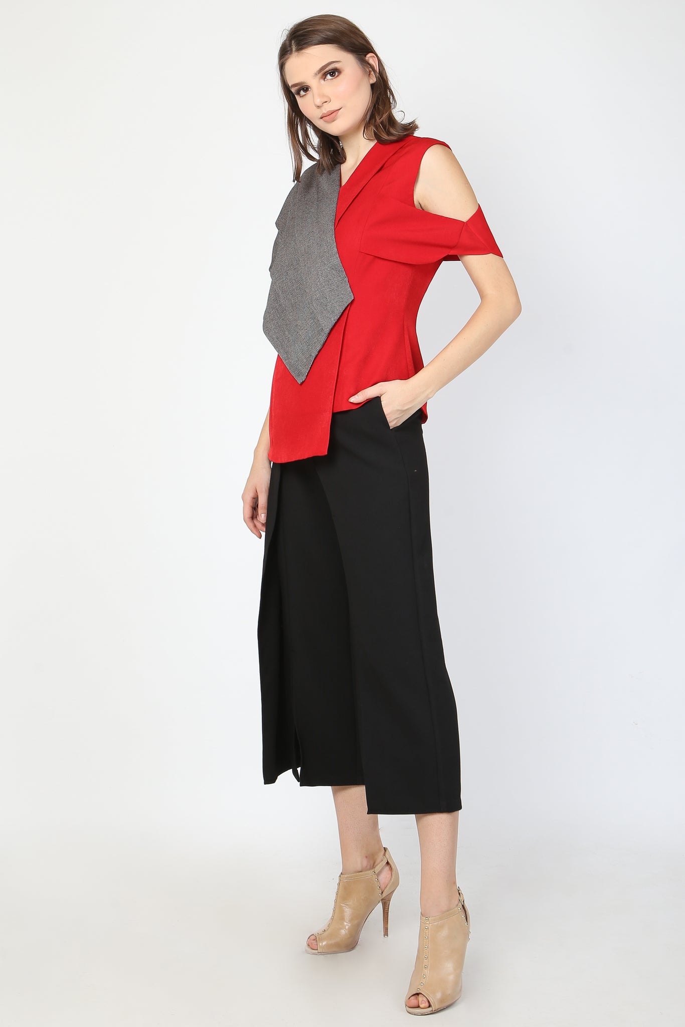 Top Sabrina Sebelah Merah