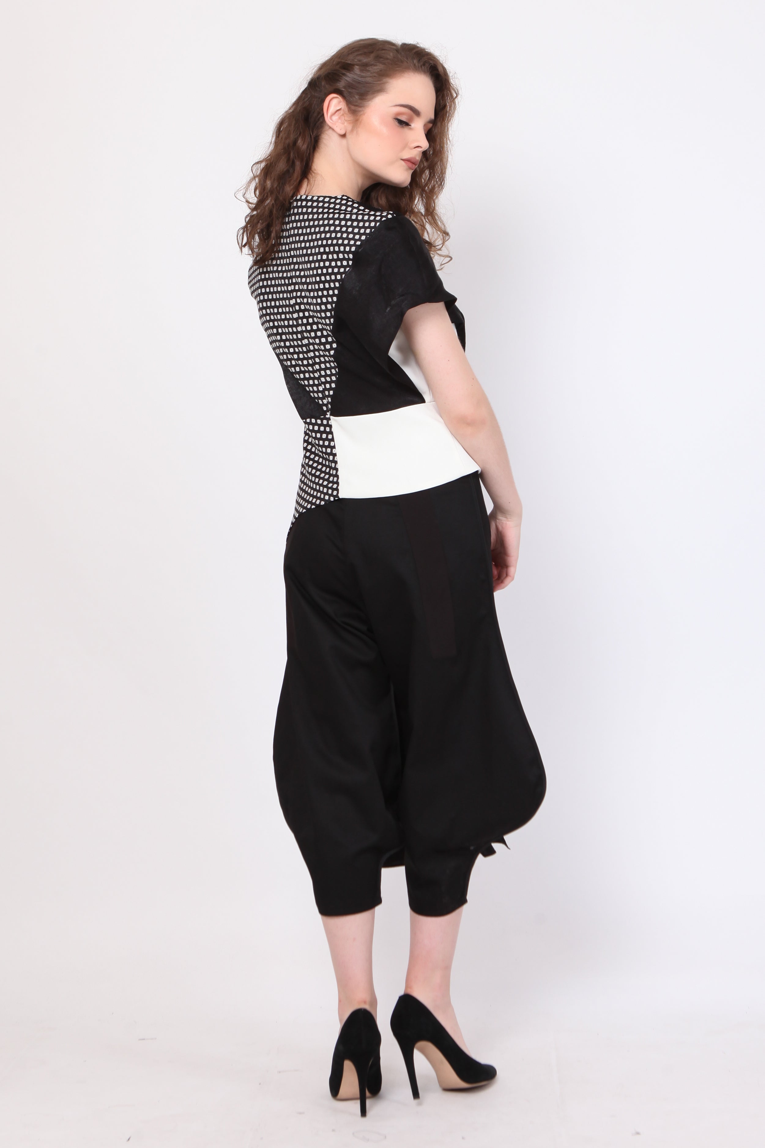Top Monochrome Jala