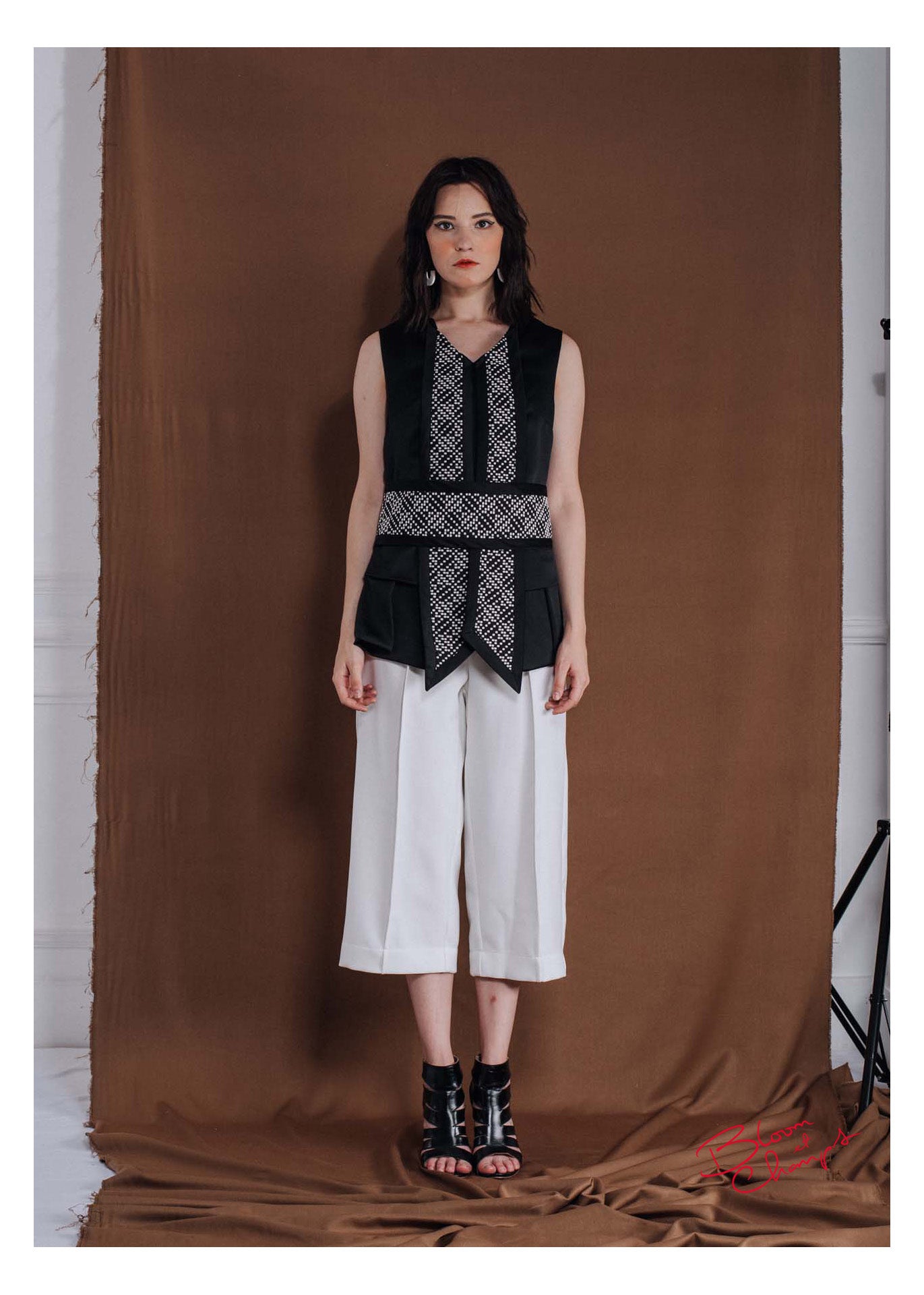 White Three Quarters Pants