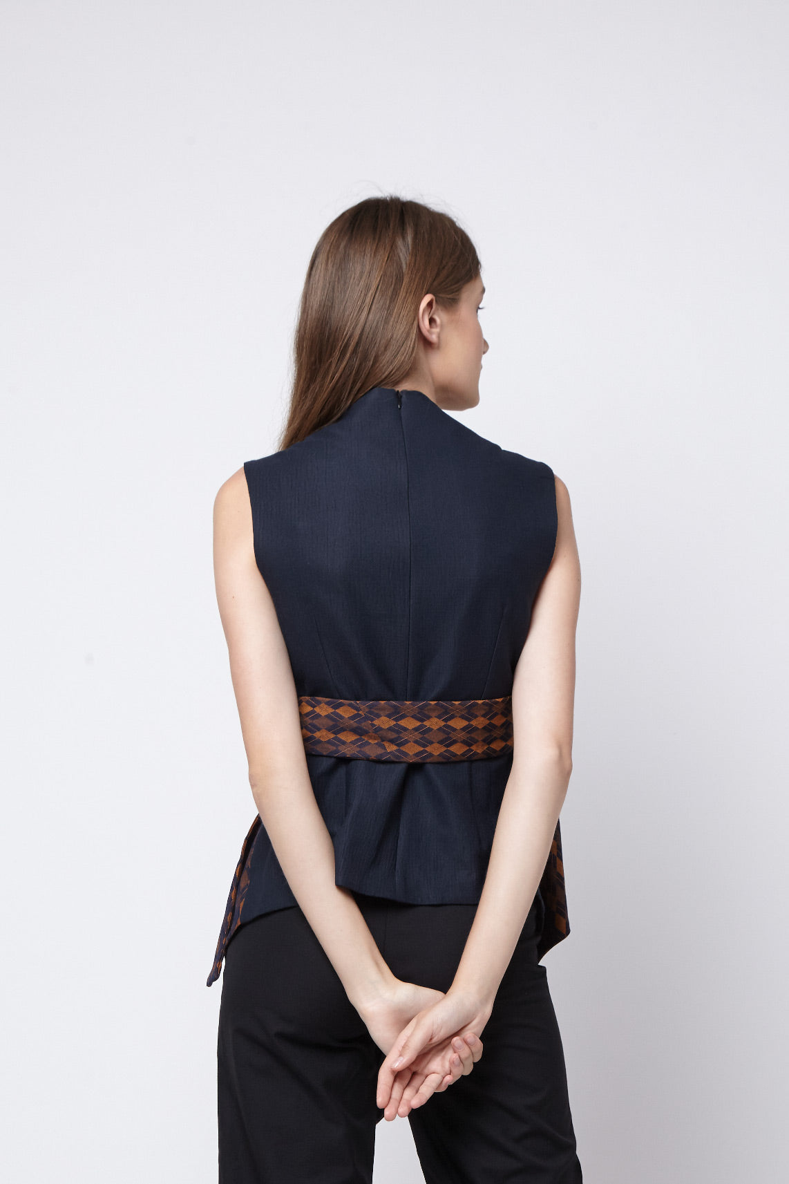 Top Segitiga Motif