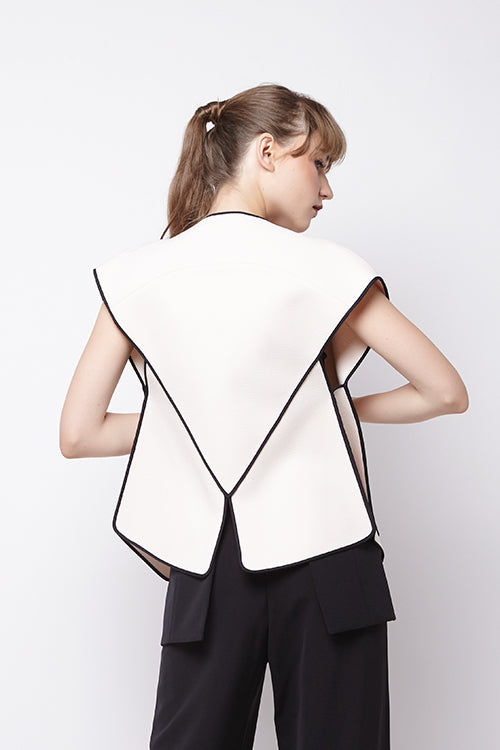 Vest Kaku