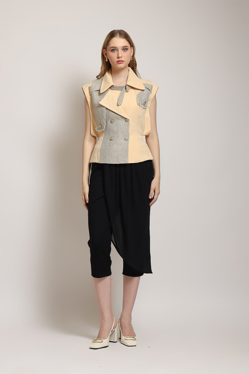 Bloom et Champs Vest Acrylic in Beige