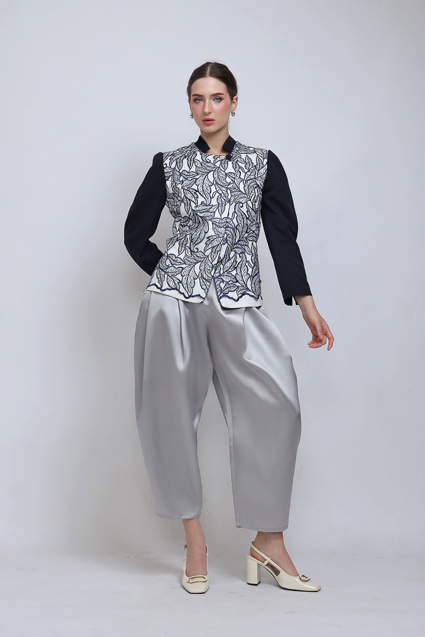 Bloom et Champs Diagonal Shirt with Blue Organza Lace
