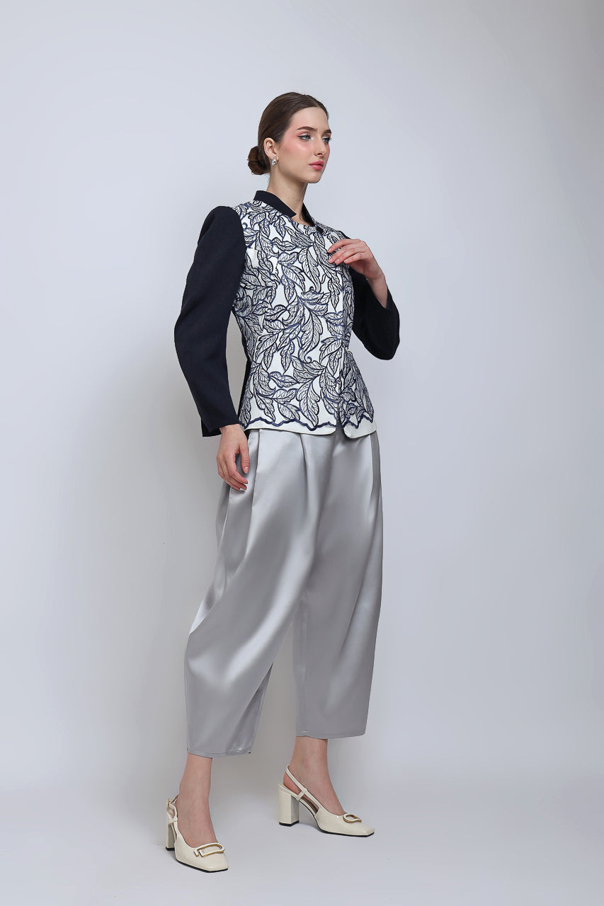 Bloom et Champs Diagonal Shirt with Blue Organza Lace