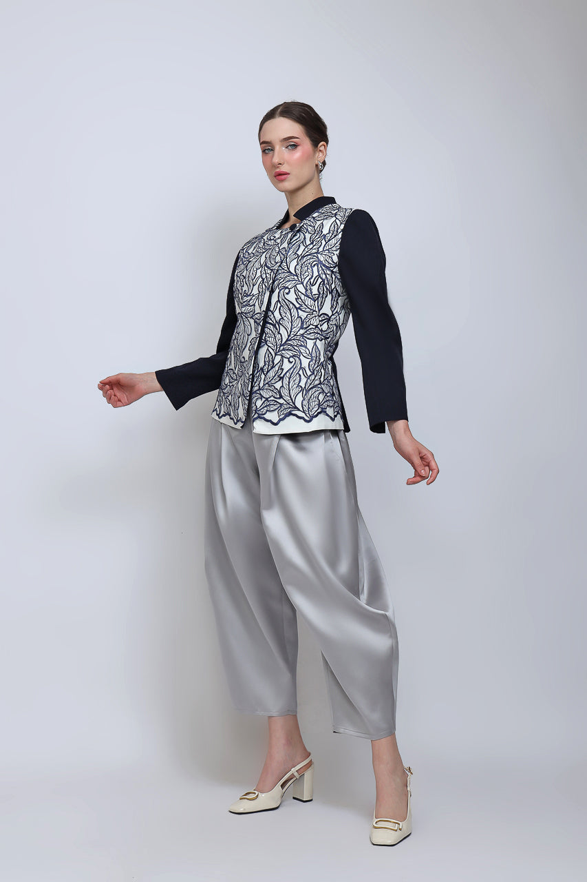 Bloom et Champs Diagonal Shirt with Blue Organza Lace