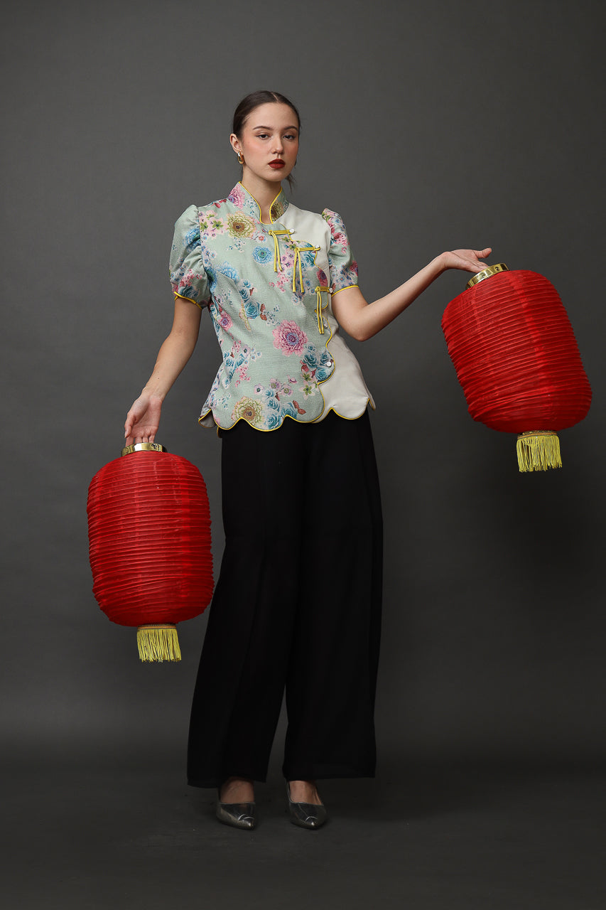 Bloom et Champs Scalloped Floral Blouse in Mint