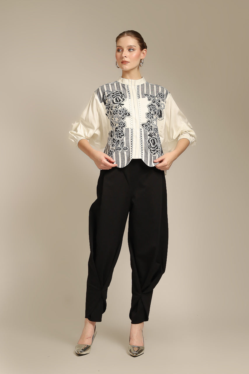 Bloom et Champs AK Floral Embroidered Scalloped Blouse