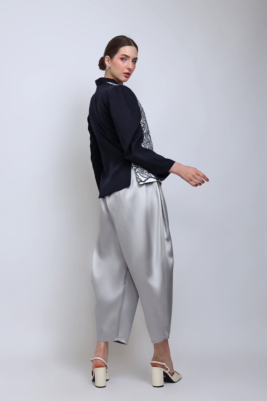 Bloom et Champs Diagonal Shirt with Blue Organza Lace