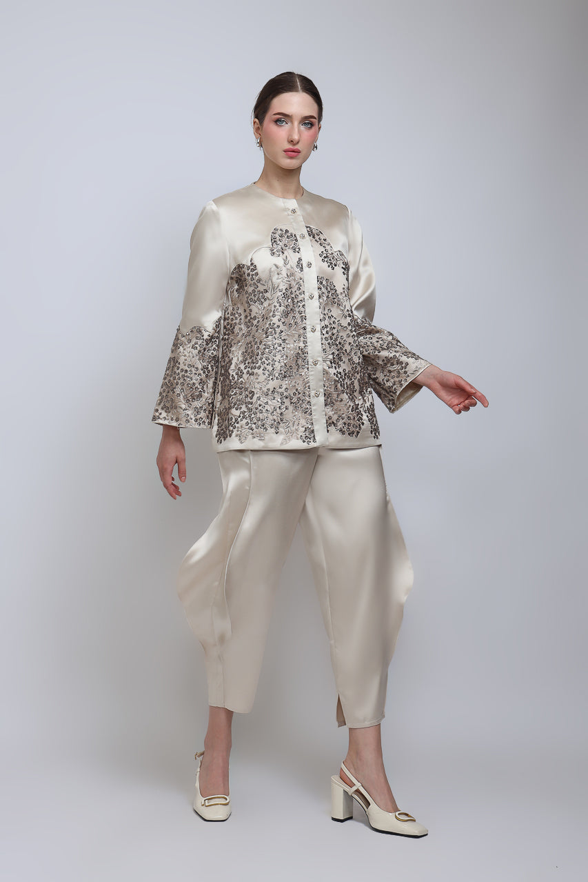 Bloom et Champs Camellia Embellished Blazer/Doremi Nude Pants