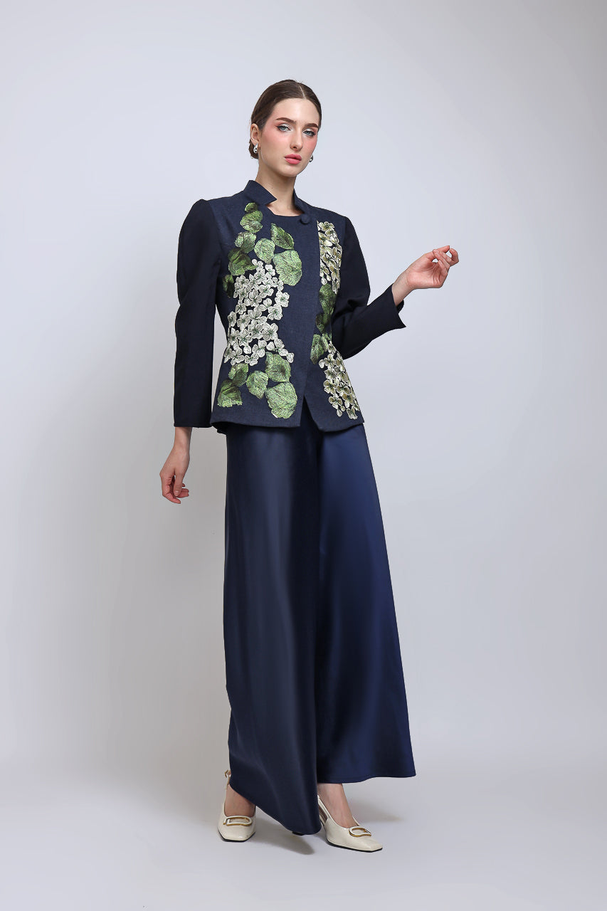 Bloom et Champs Diagonal Shirt with Garden Embroidery/Flare Saten Pants in Navy