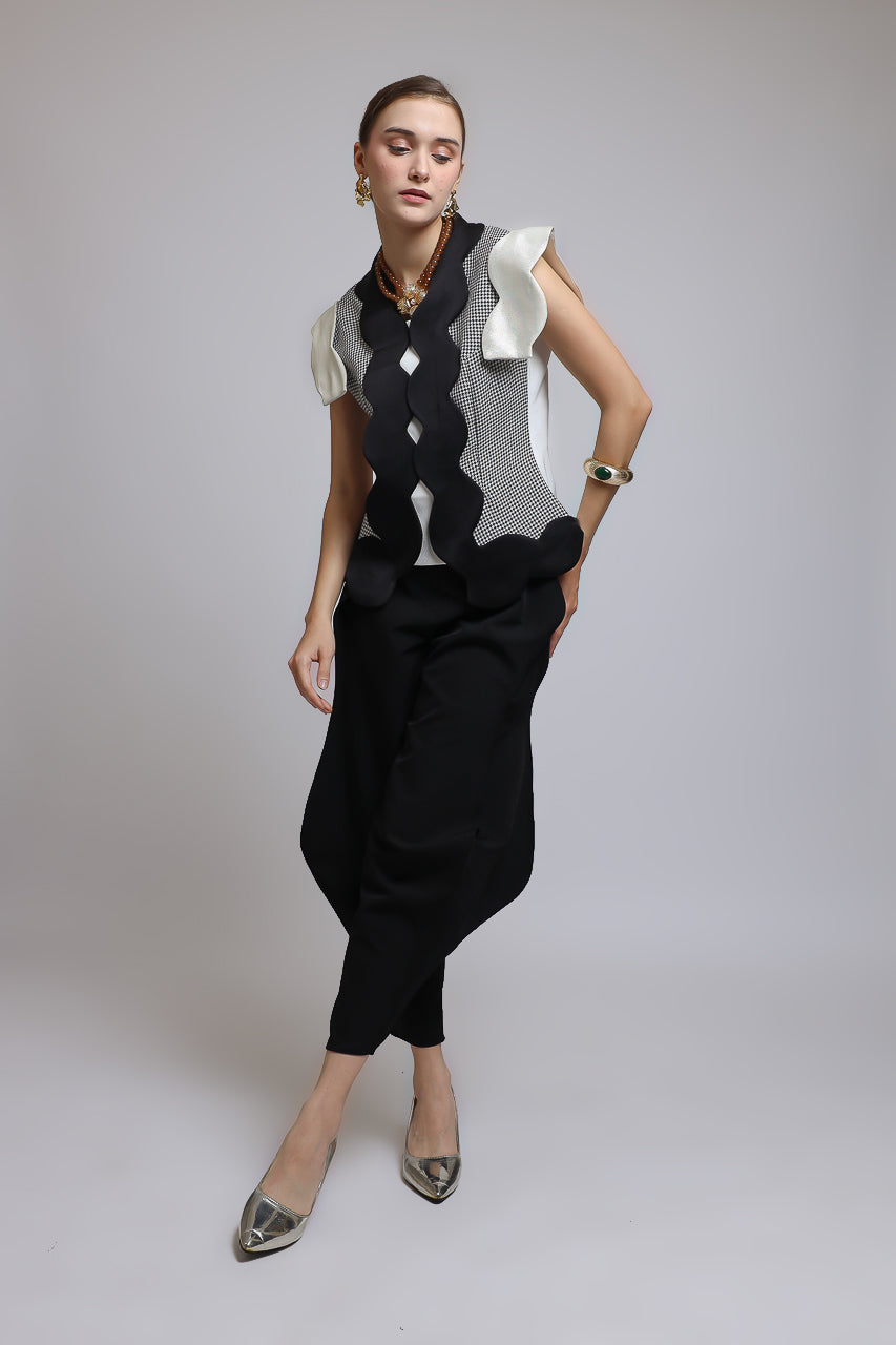 Bloom et Champs Scalloped Checkered Blouse