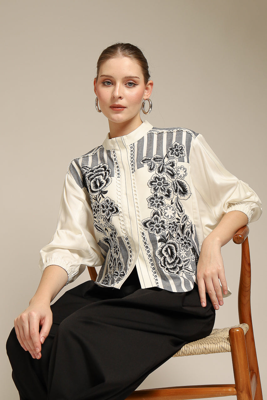 Bloom et Champs AK Floral Embroidered Scalloped Blouse