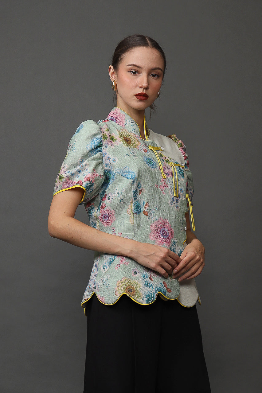 Bloom et Champs Scalloped Floral Blouse in Mint
