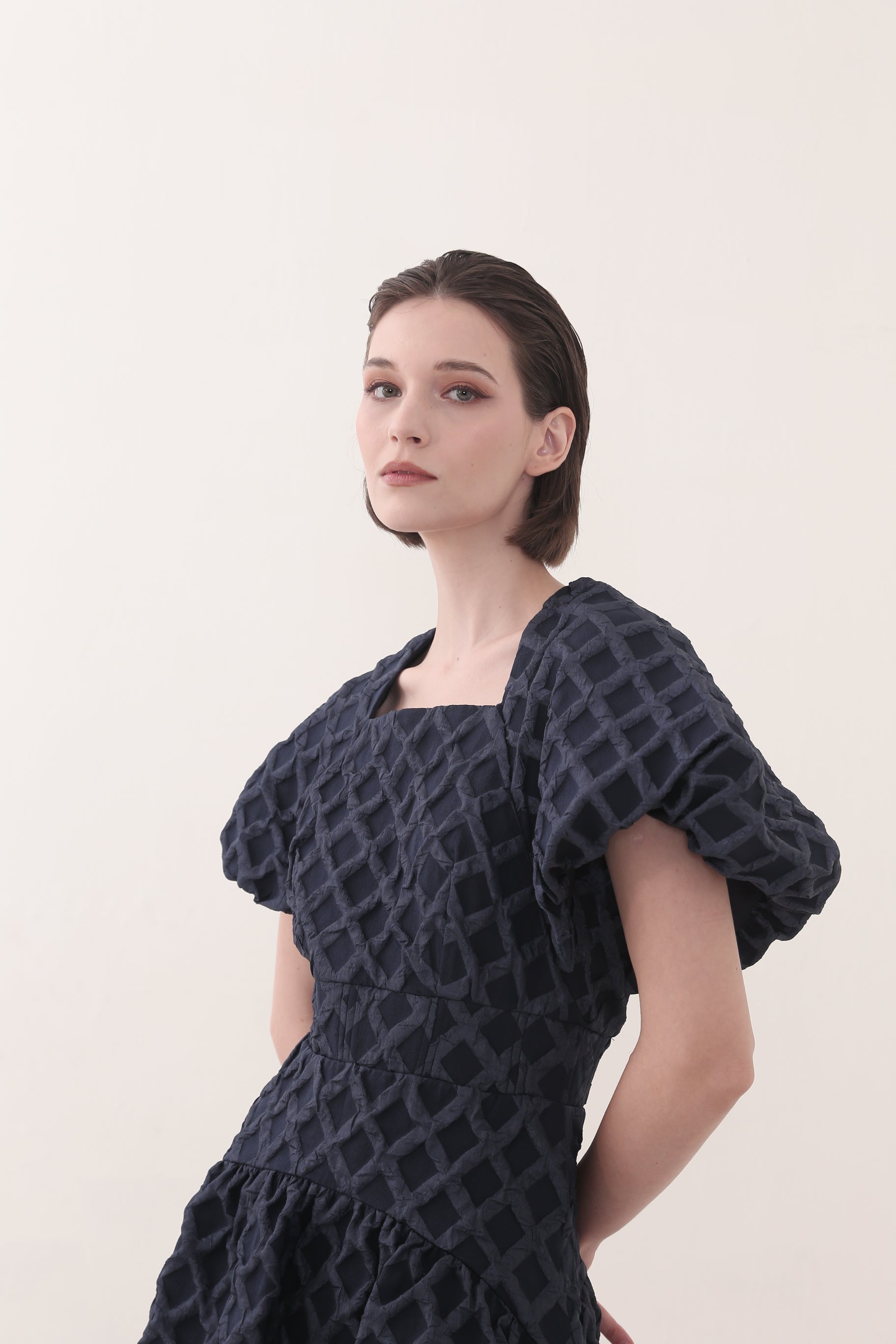 Bloom et Champs Dress Tangan Balon Embossed Navy