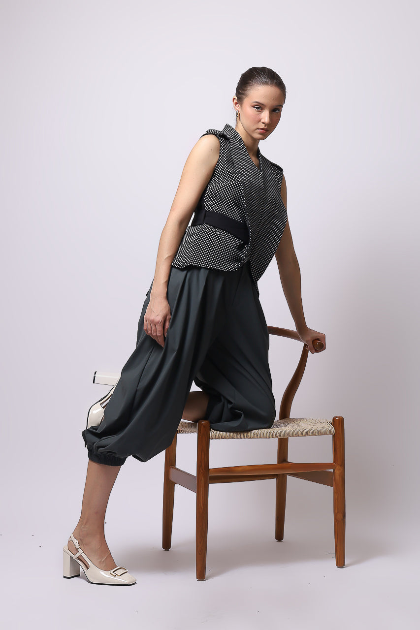 Bloom Curvy Top/ Celana Akira Abu